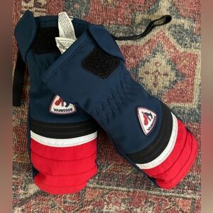 Ski mittens for tiny hands.